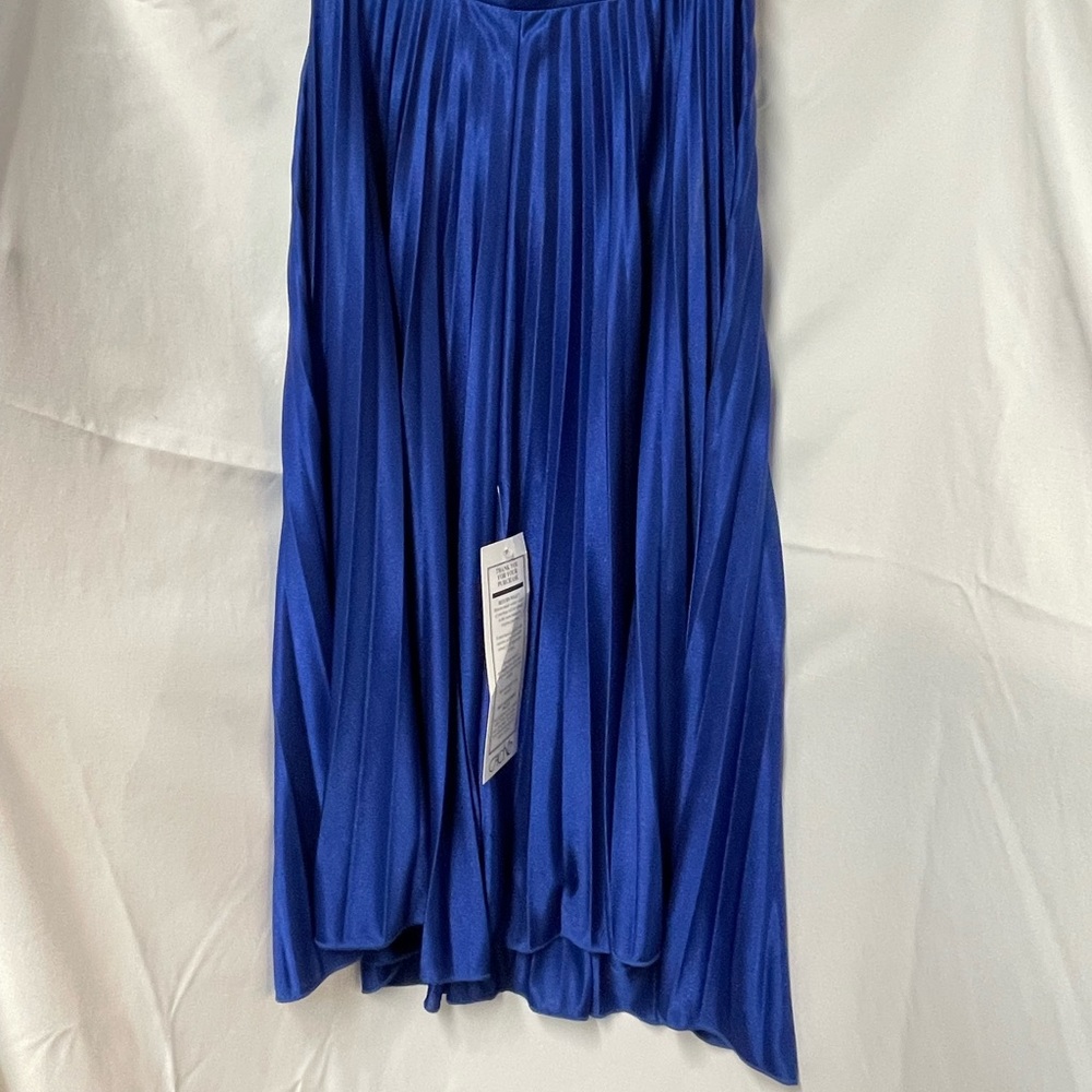 Cache Halter Dress - Picture 4 of 5